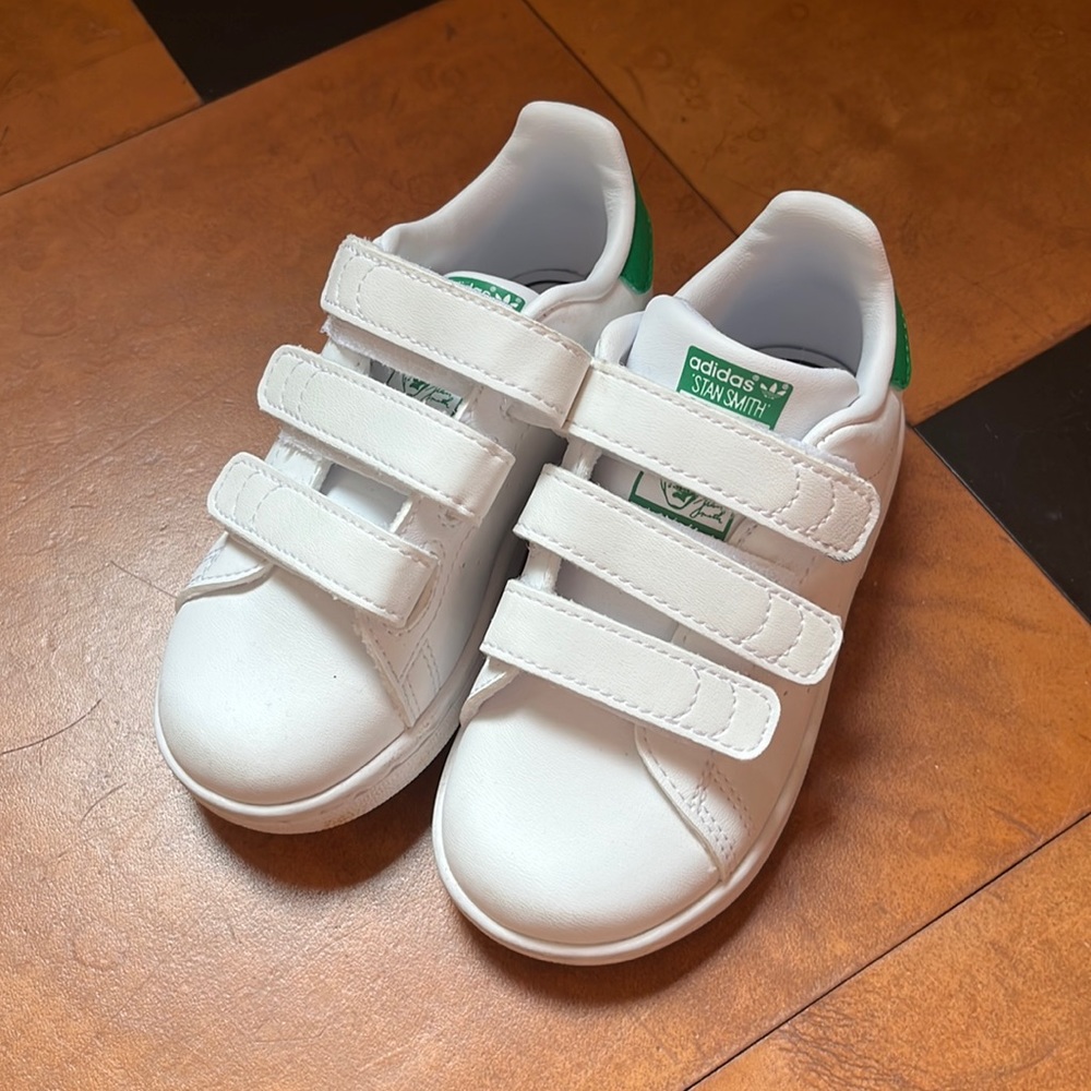 💚 ADIDAS Stan Smith Green for toddlers. Like new!